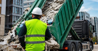 Вывоз строительного мусора в Сорочинске: услуги лицензированной компании — ПроМусор